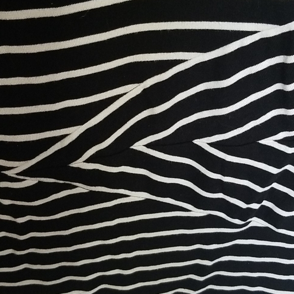 Waist Defining Black and white 3/4 Sleeve Top - Picture 3 of 8